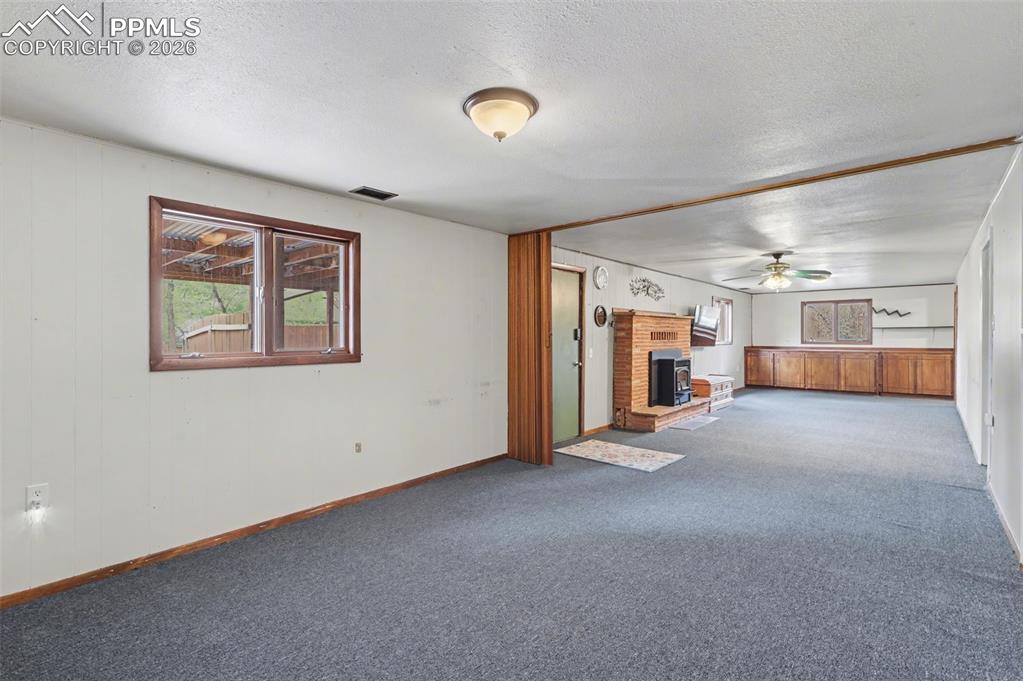 Image 18 of 32: Living Room