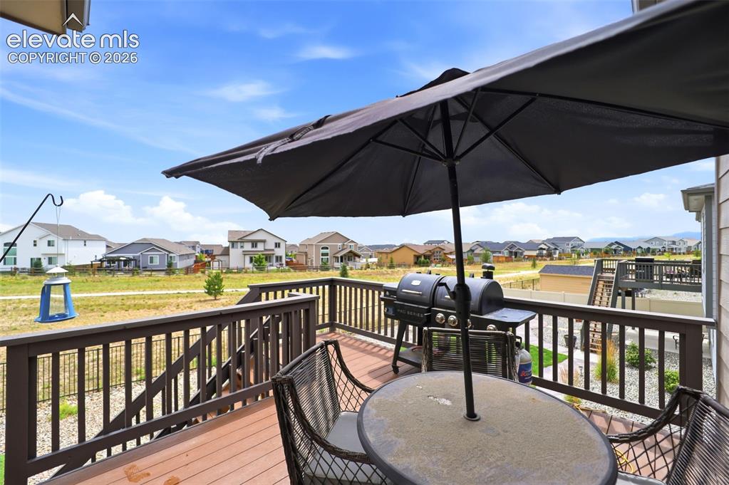 Image 35 of 49: Low-maintenance landscaping! 