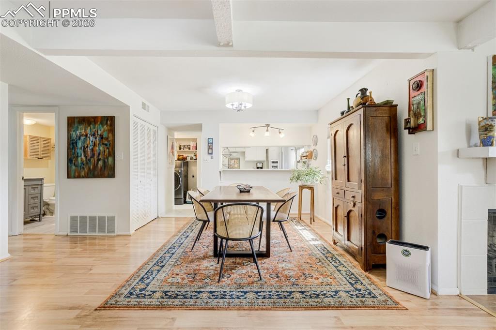 Image 12 of 45: Dining Area