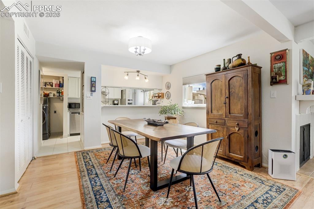 Image 13 of 45: Dining Area