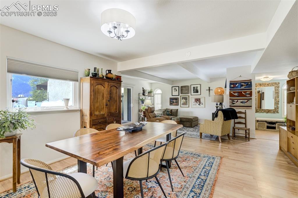Image 15 of 45: Dining Area