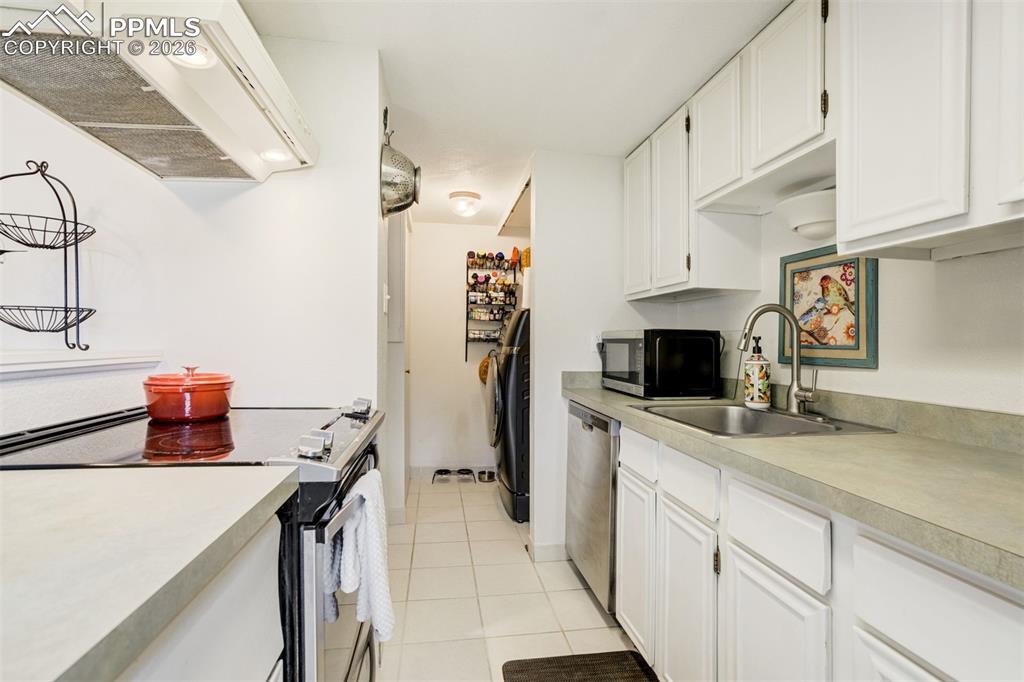 Image 16 of 45: Kitchen