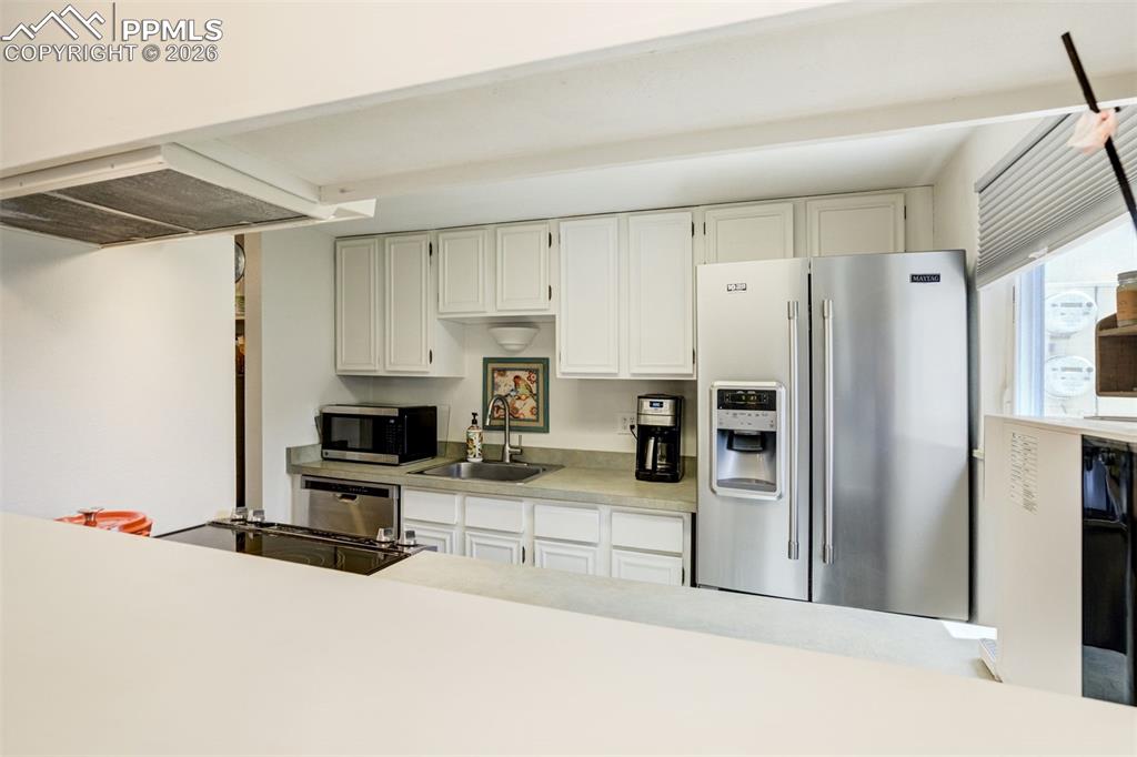 Image 20 of 45: Kitchen