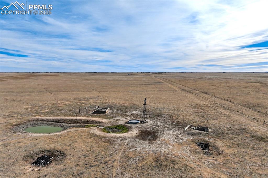 Image 19 of 30: Aerial view of sparsely populated area