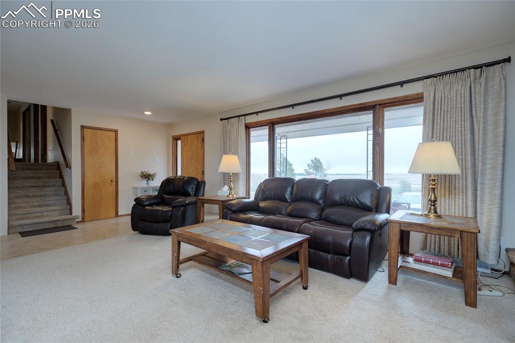 Image 13 of 43: Garage