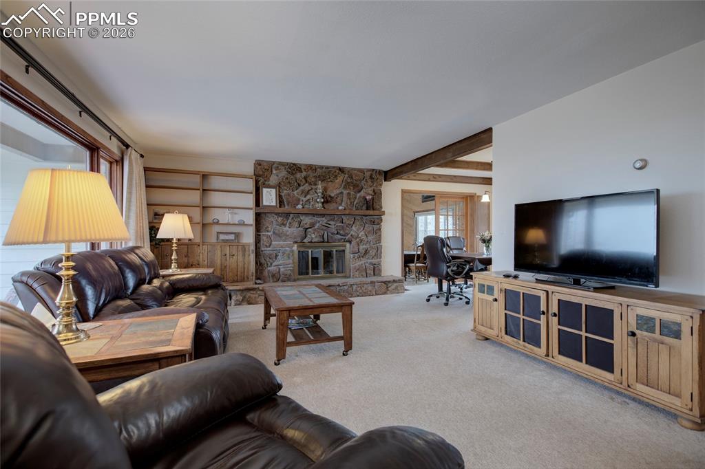 Image 18 of 43: Kitchen