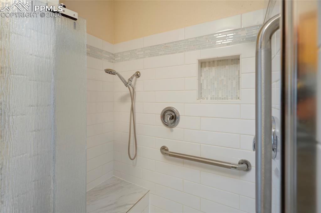 Image 19 of 43: Living Room