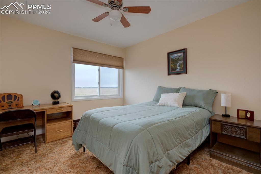 Image 21 of 43: Office