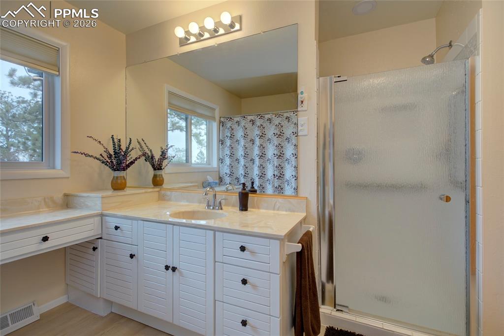 Image 22 of 43: Bedroom