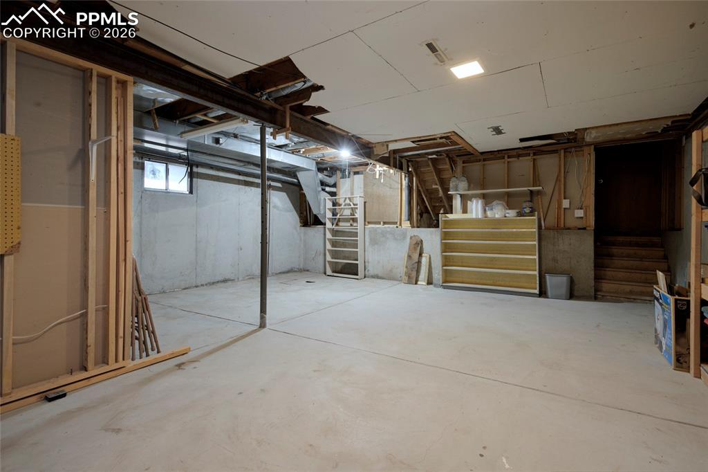 Image 25 of 43: Bedroom