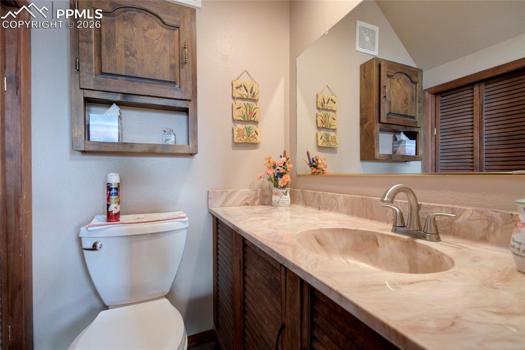 Image 30 of 43: Living Room