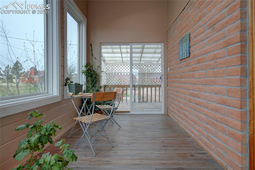 Image 35 of 43: Living Room