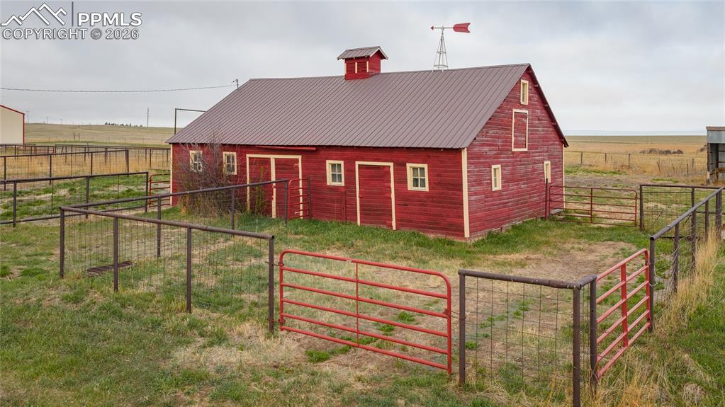 Image 7 of 43: Side of Structure