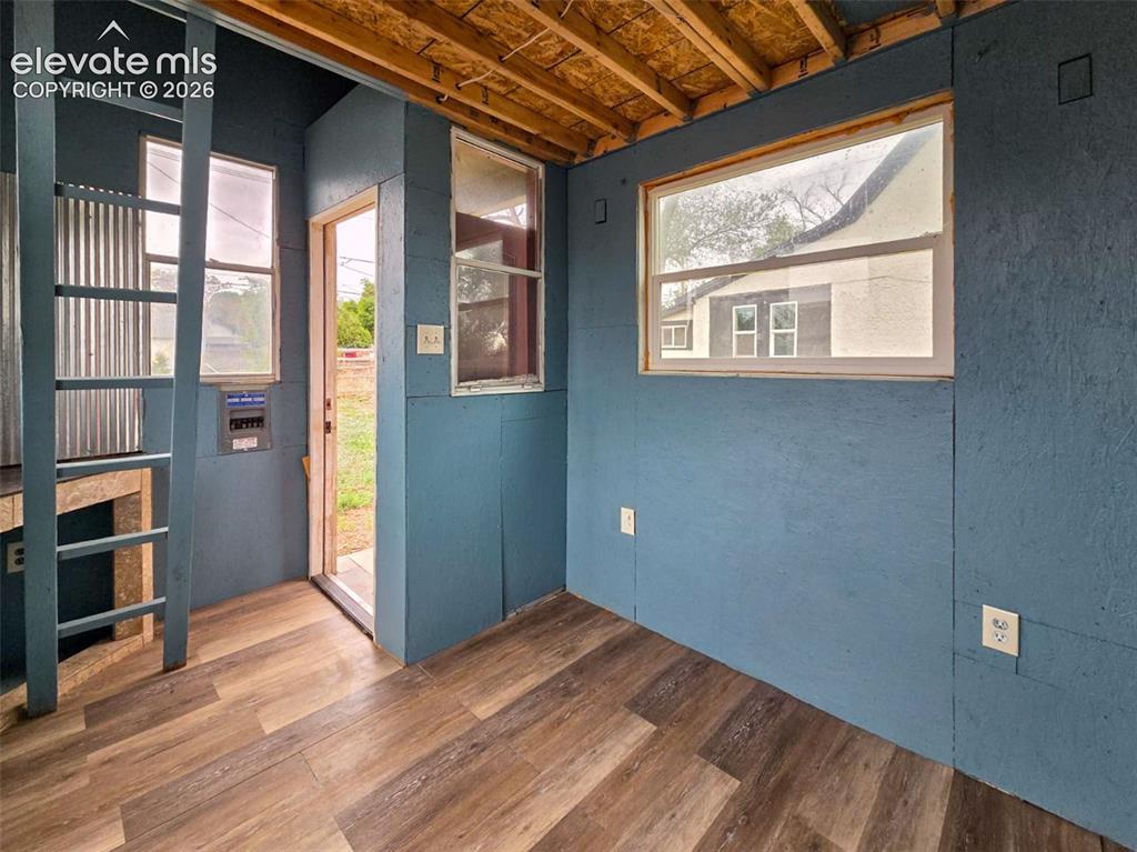 Image 8 of 9: Entry