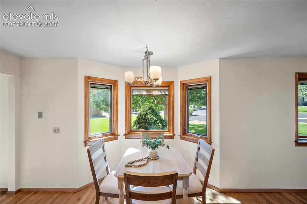 Image 10 of 39: Dining Area