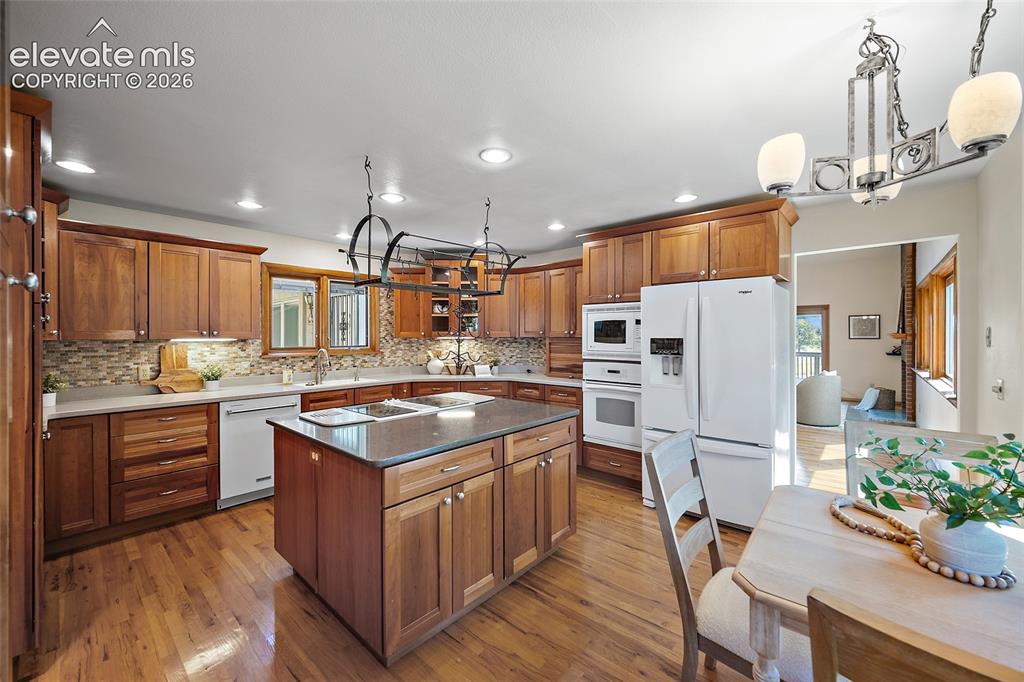Image 6 of 39: Kitchen
