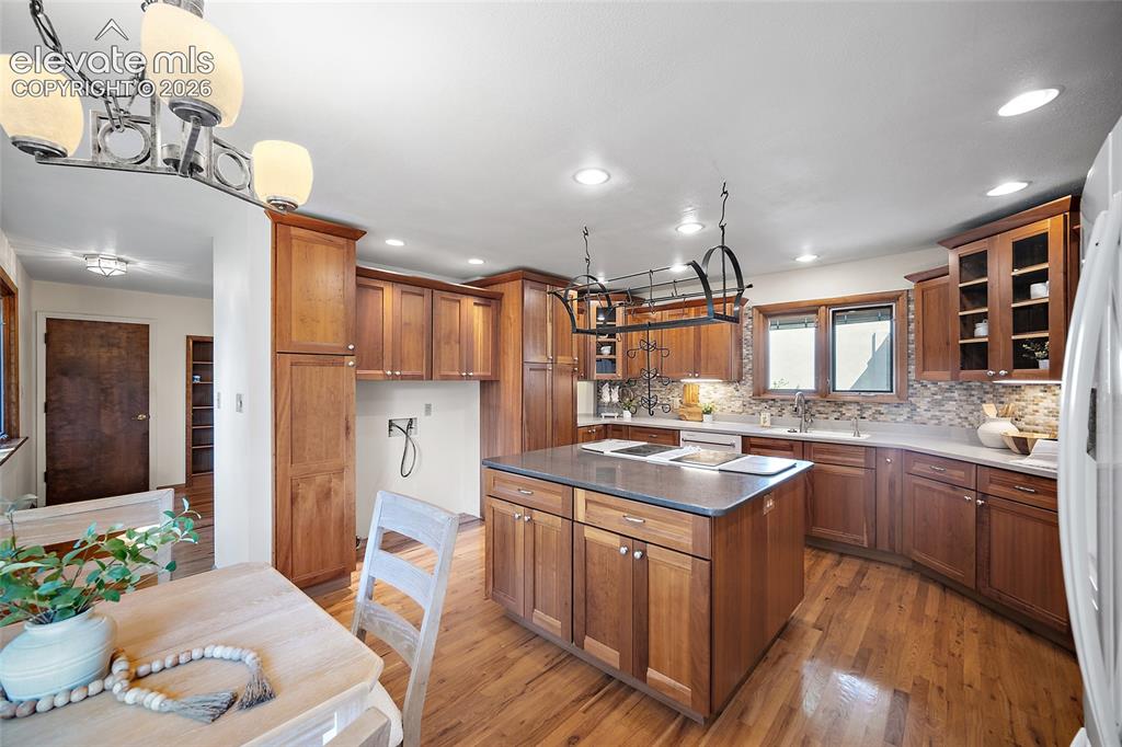 Image 7 of 39: Kitchen
