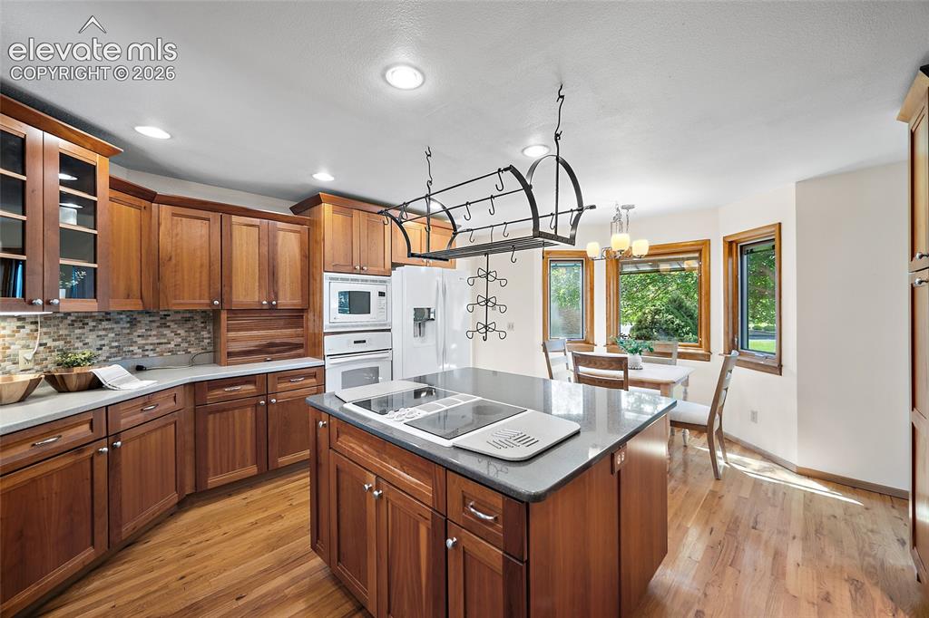 Image 8 of 39: Kitchen