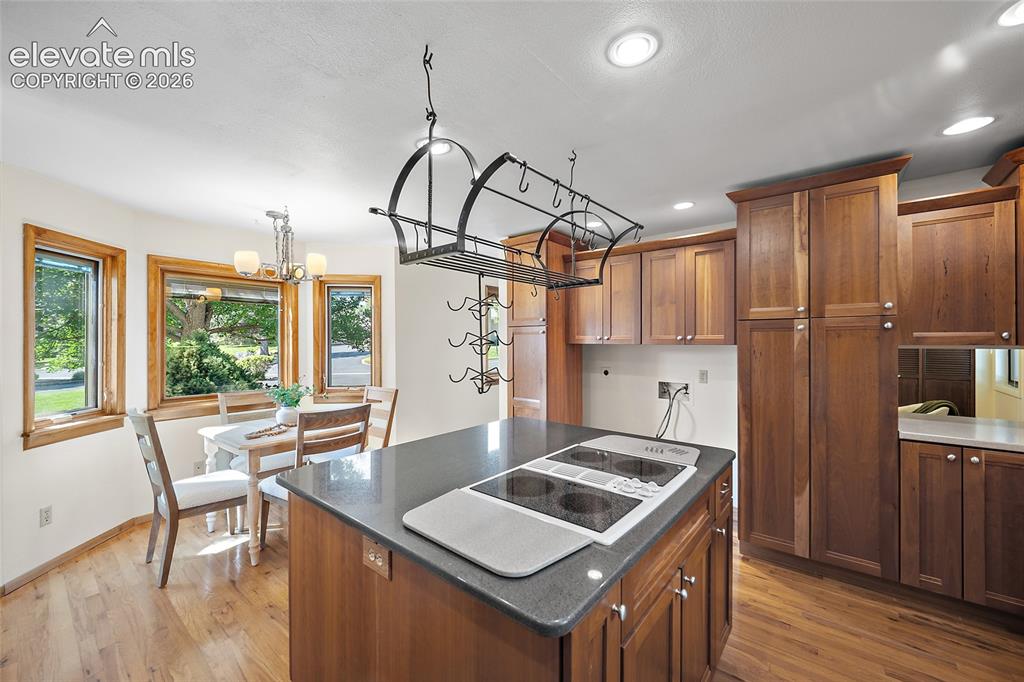 Image 9 of 39: Kitchen