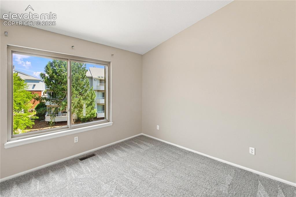 Image 17 of 26: Bedroom