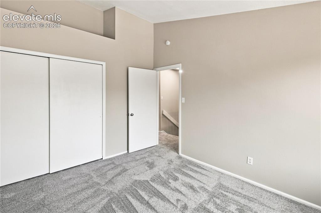 Image 19 of 26: Bedroom