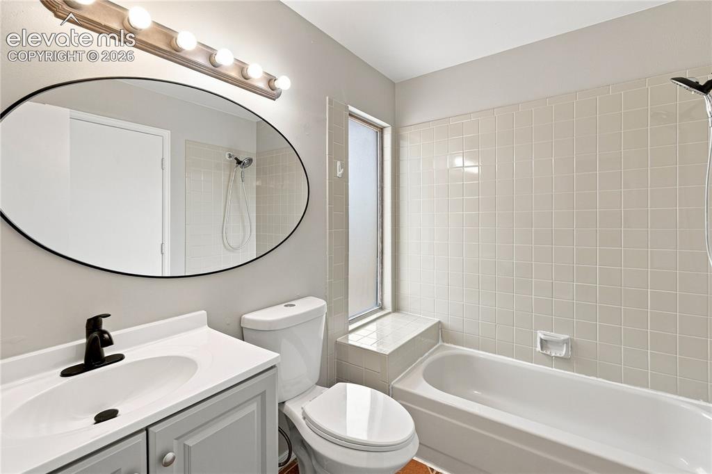Image 20 of 26: Bathroom