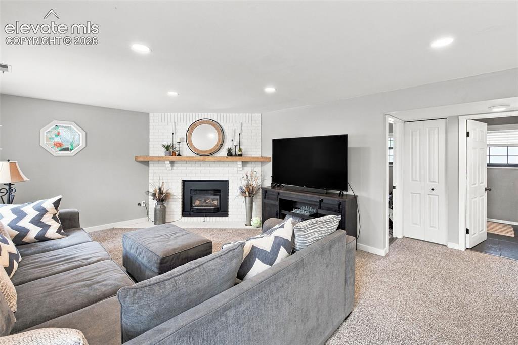 Image 19 of 50: Living Room