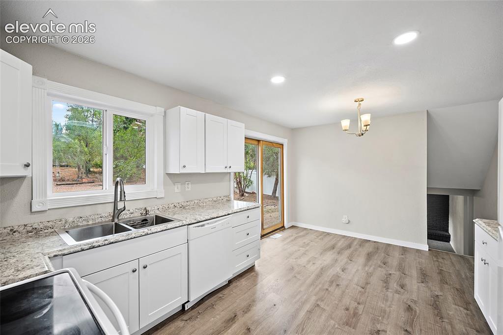 Image 11 of 26: Kitchen