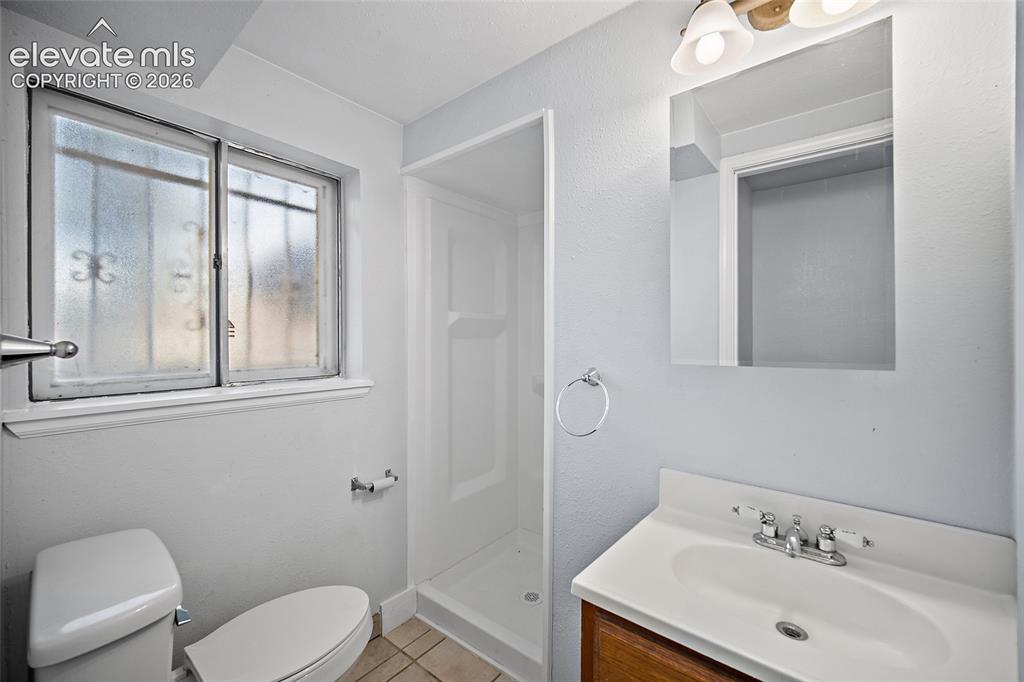 Image 17 of 26: Bathroom