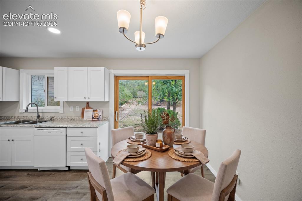 Image 4 of 26: Dining Area