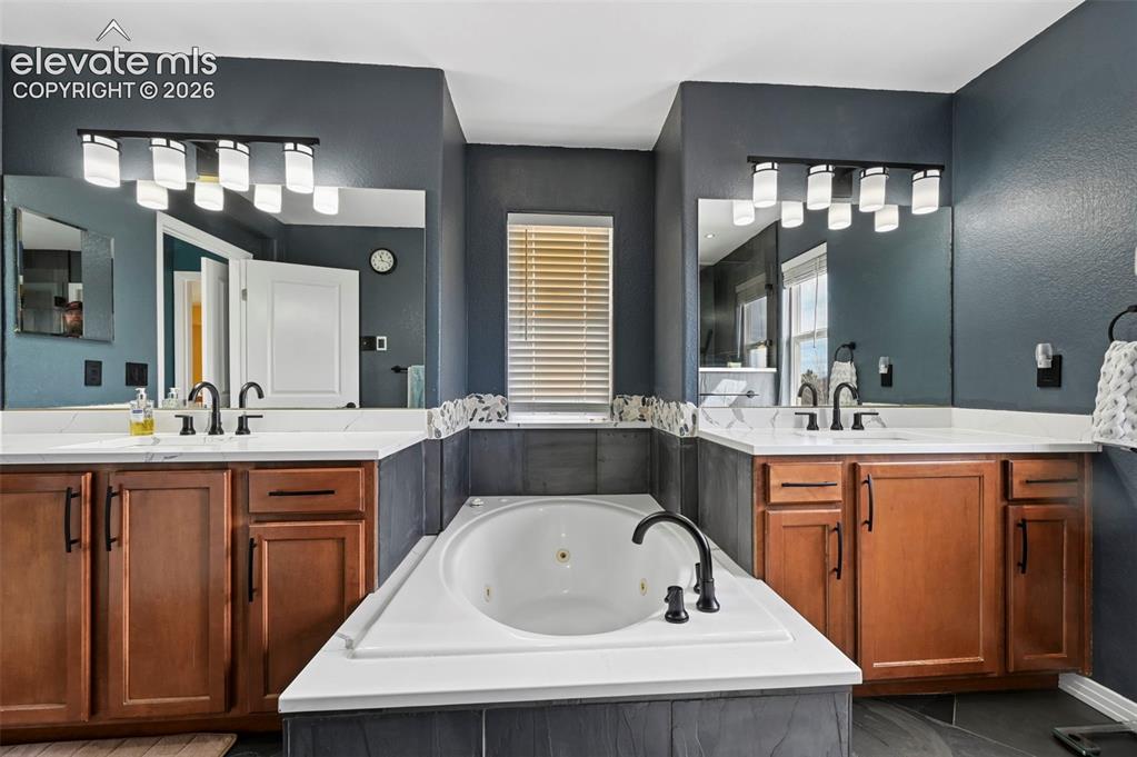 Image 15 of 45: Bathroom