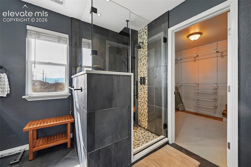 Image 16 of 45: Bathroom