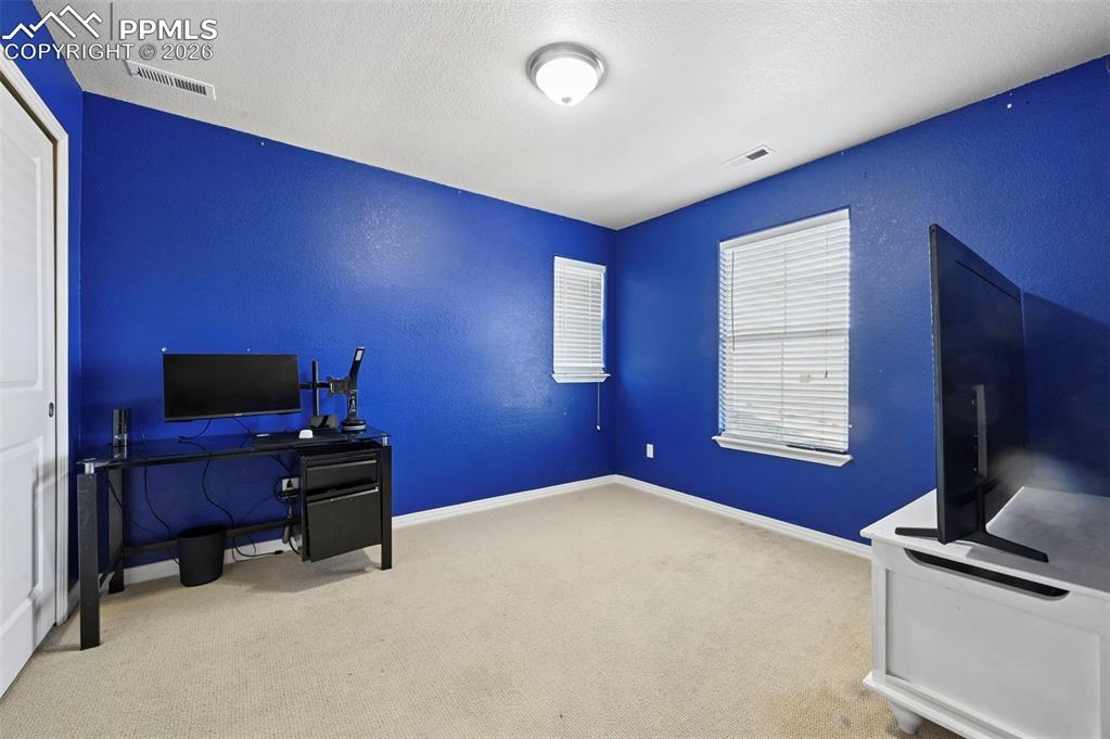 Image 22 of 38: Office