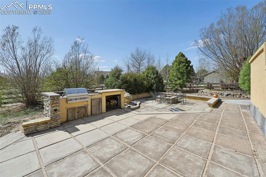 Image 30 of 38: Patio