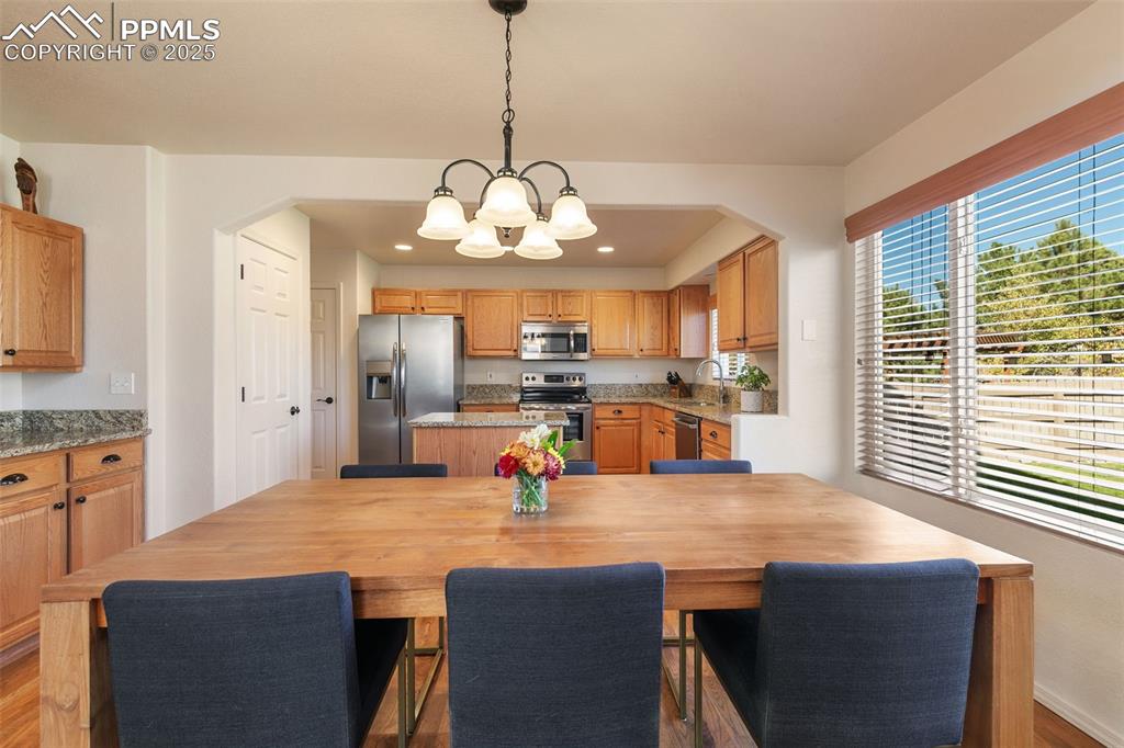 Image 15 of 44: Dining Area