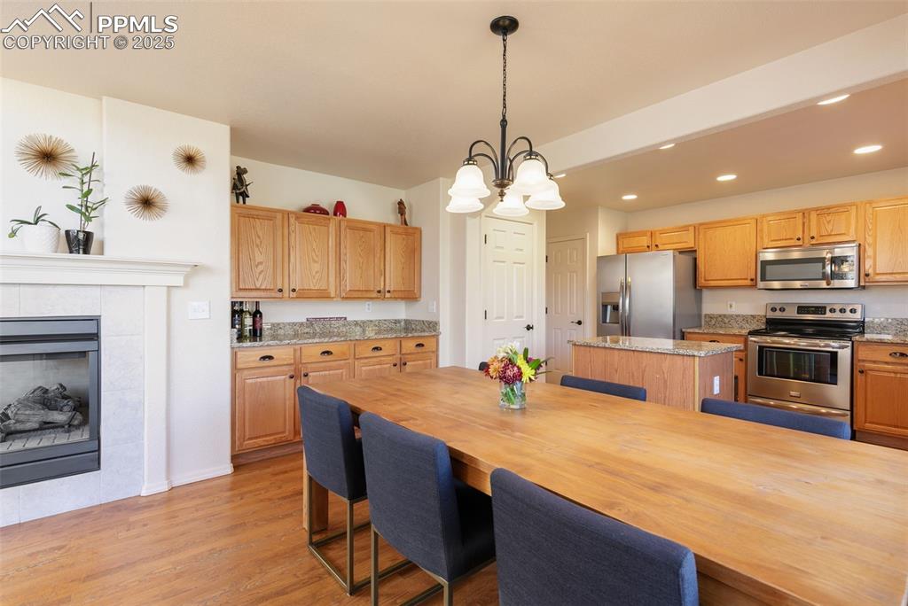 Image 16 of 44: Kitchen