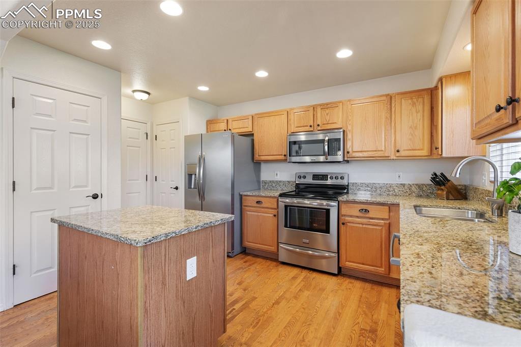 Image 18 of 44: Kitchen