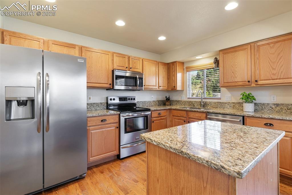 Image 19 of 44: Kitchen