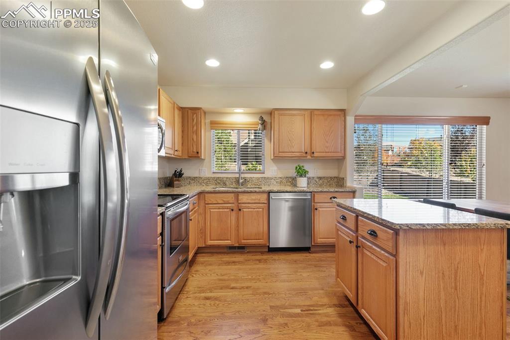 Image 21 of 44: Kitchen