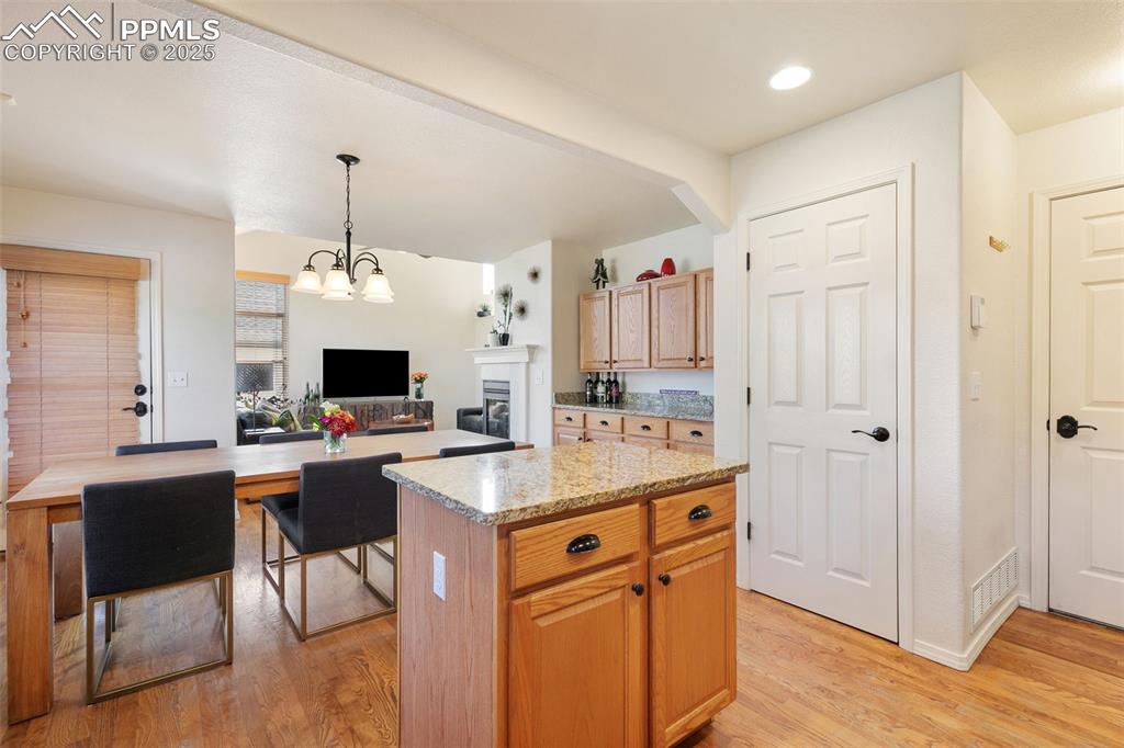 Image 22 of 44: Kitchen