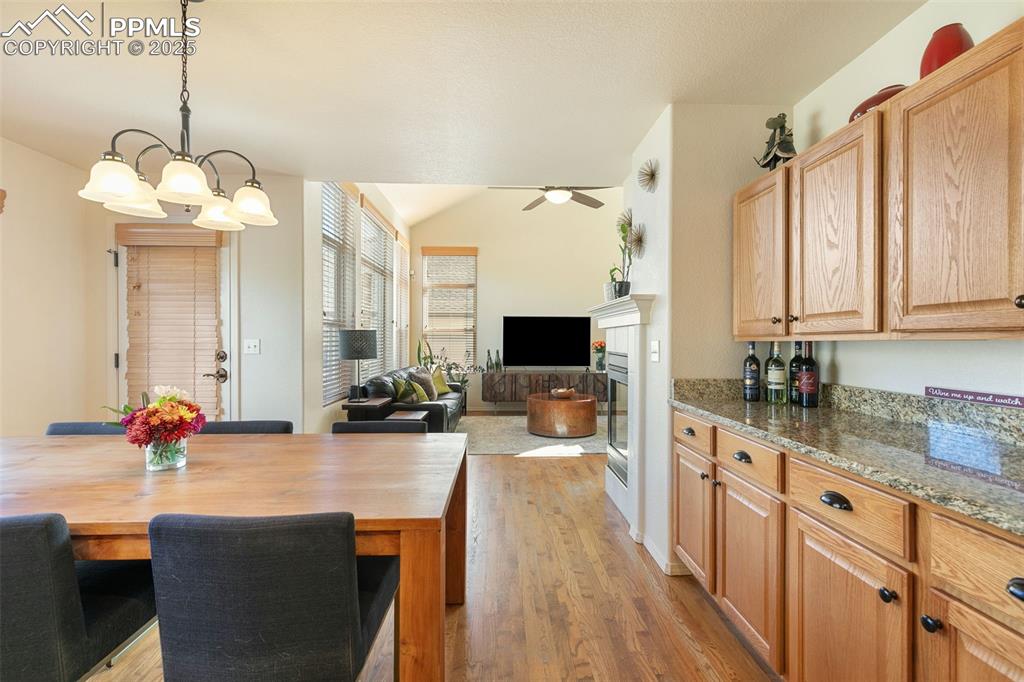 Image 23 of 44: Kitchen