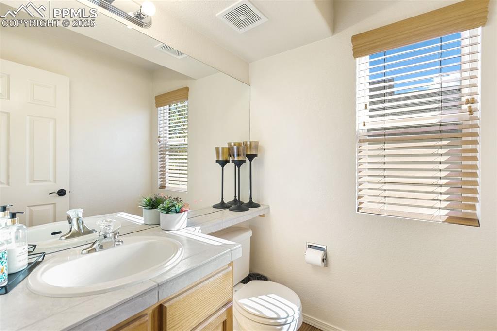 Image 24 of 44: Bathroom