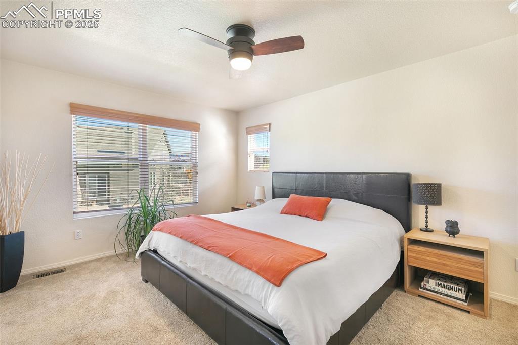 Image 26 of 44: Bedroom