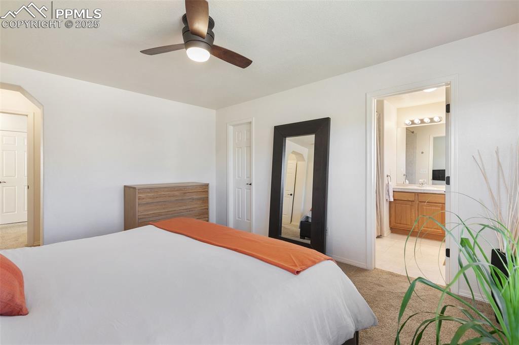 Image 27 of 44: Bedroom