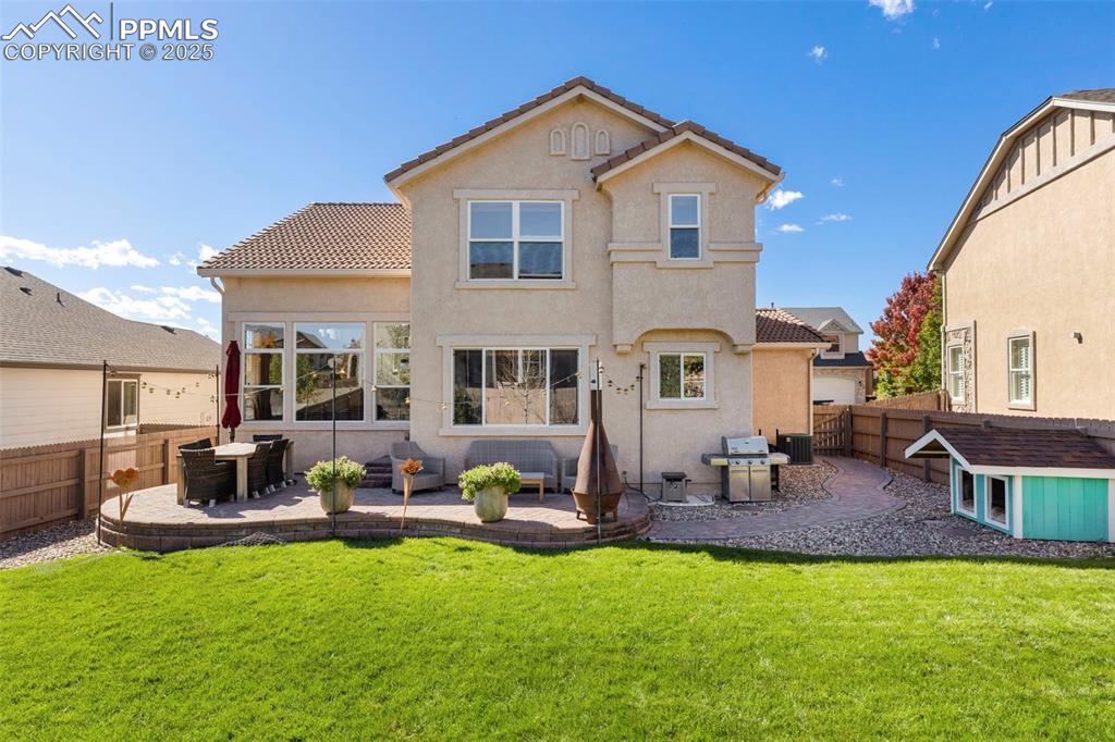 Image 40 of 44: Back of Structure