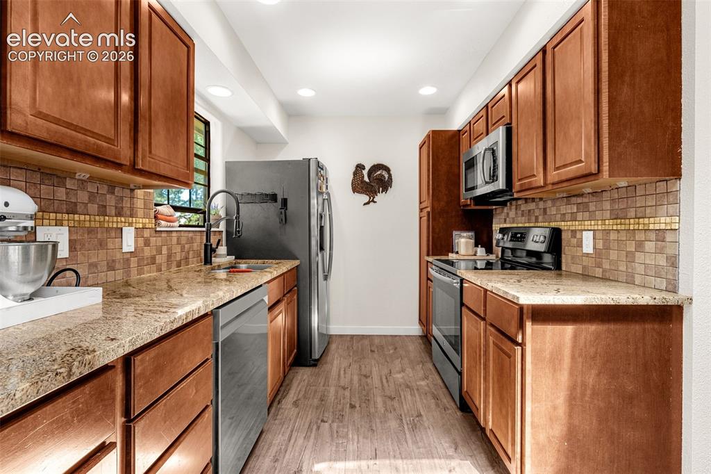 Image 10 of 45: Kitchen