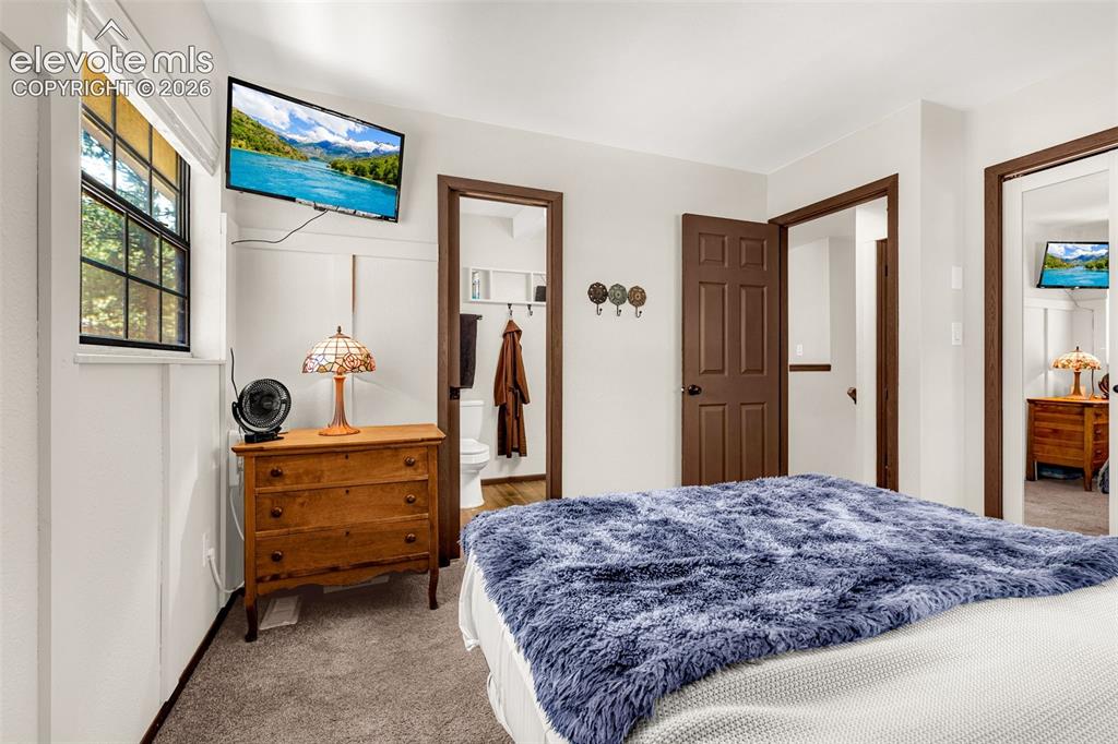 Image 16 of 45: Bedroom