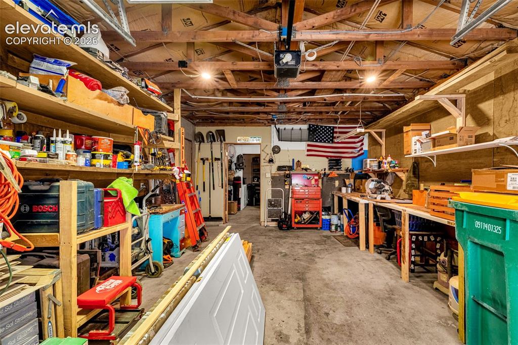 Image 29 of 45: Garage