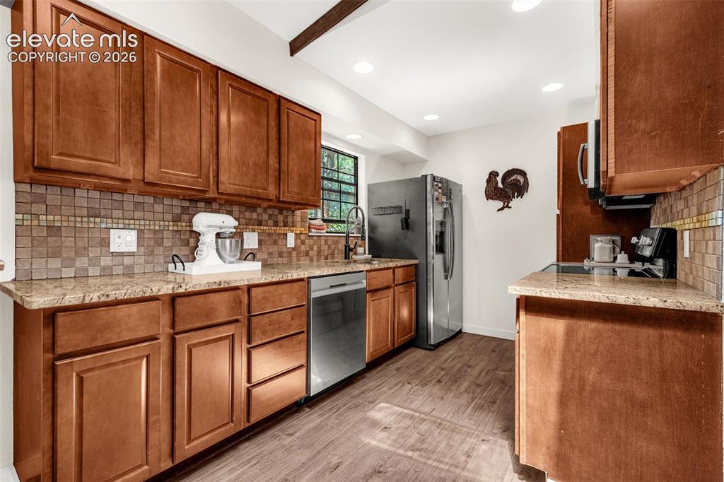 Image 9 of 45: Kitchen