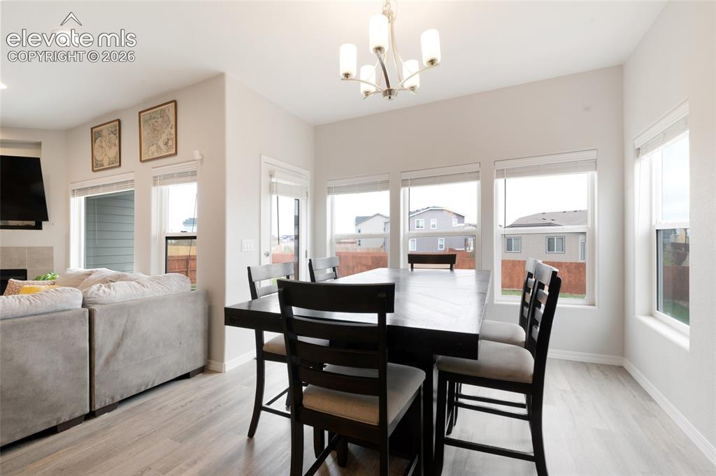 Image 10 of 28: Dining Area